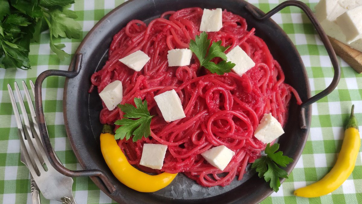 Pasta with beets – an original and tasty dish