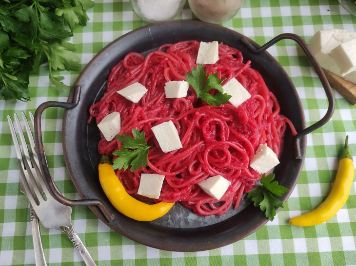 Pasta with beets - an original and tasty dish