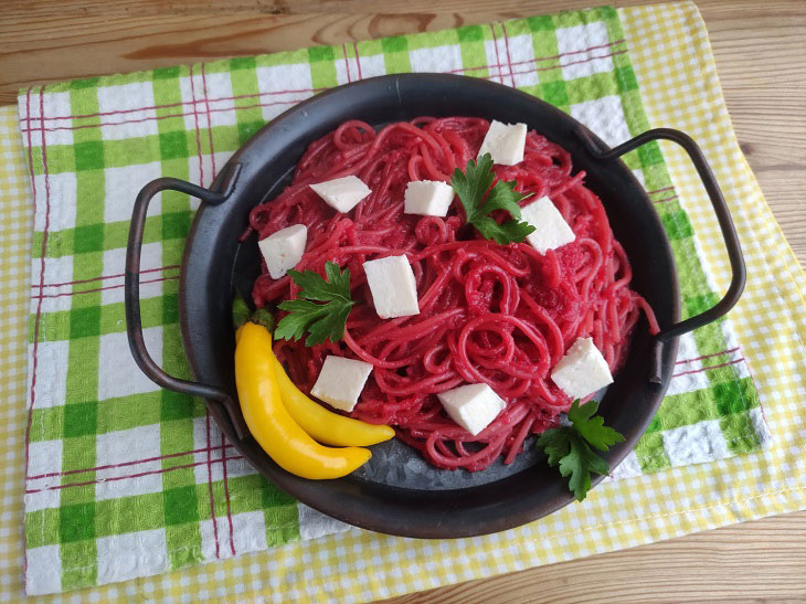 Pasta with beets - an original and tasty dish