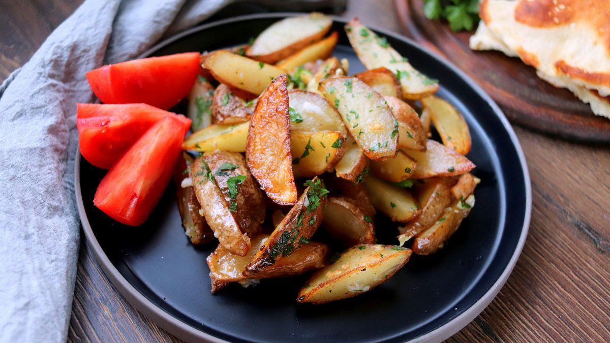 Peasant fried potatoes – a delicious and fragrant dish