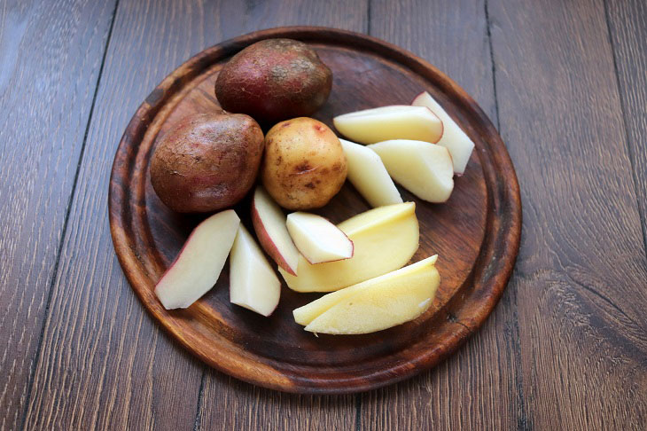 Peasant fried potatoes - a delicious and fragrant dish