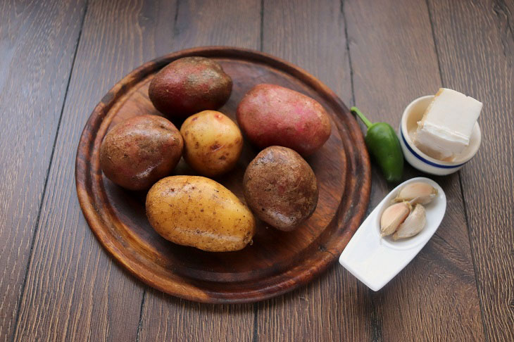 Peasant fried potatoes - a delicious and fragrant dish