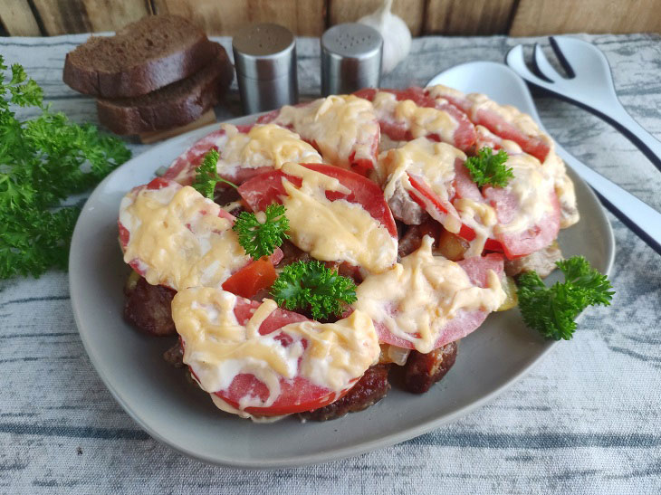 French-style potatoes in a pan - a simple and budget dish in a hurry