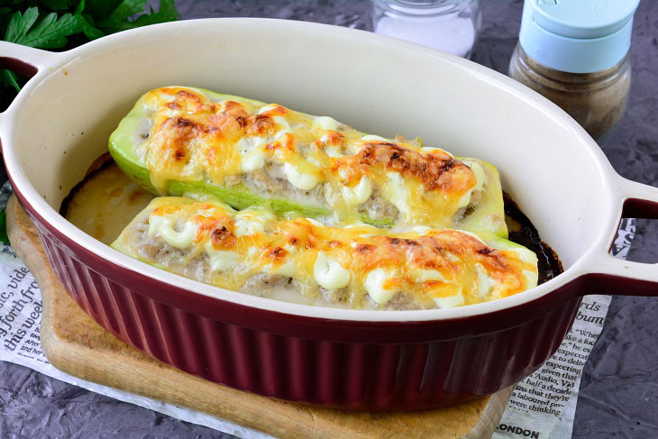 Zucchini boats with minced meat - healthy, tasty and satisfying