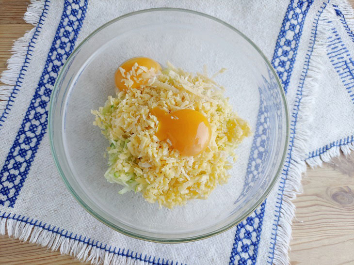 Zucchini soufflé in the oven - a delicate and airy dish