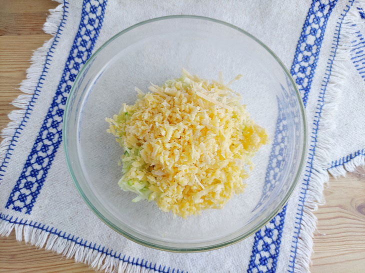 Zucchini soufflé in the oven - a delicate and airy dish