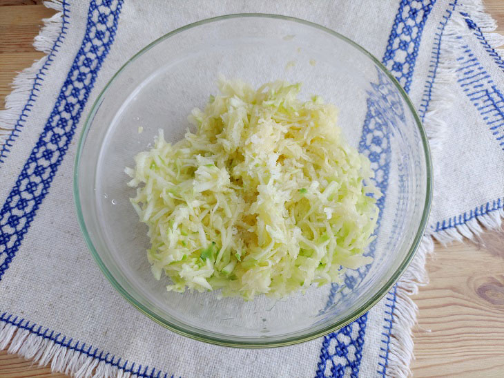 Zucchini soufflé in the oven - a delicate and airy dish