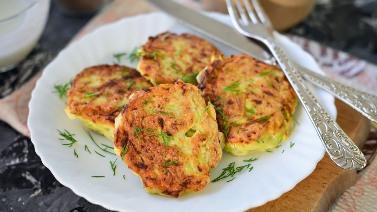 Zucchini pancakes on kefir – delicious, soft and fluffy