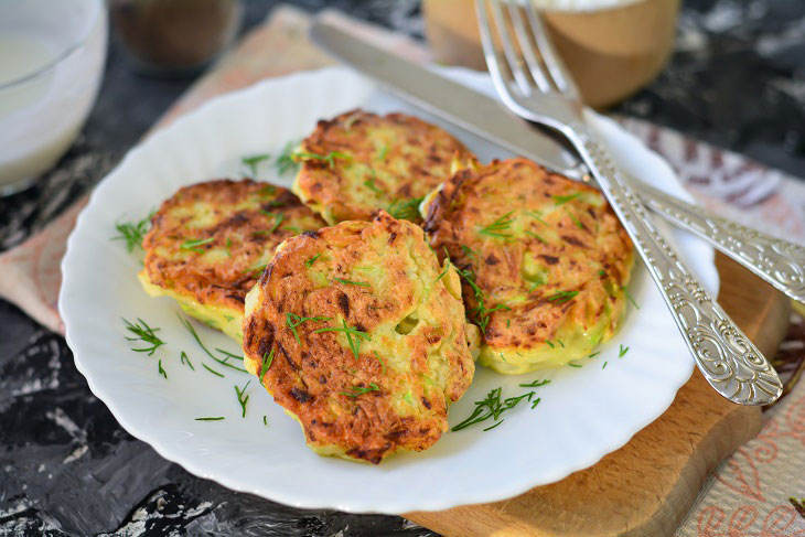 Zucchini pancakes on kefir - delicious, soft and fluffy