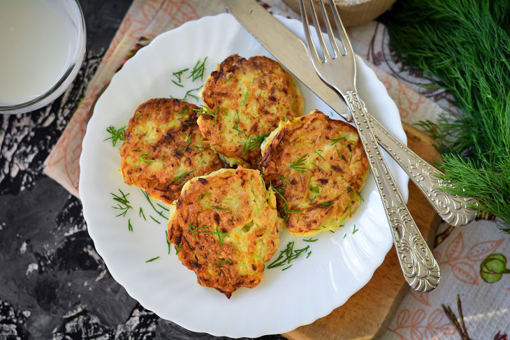 Zucchini pancakes on kefir - delicious, soft and fluffy