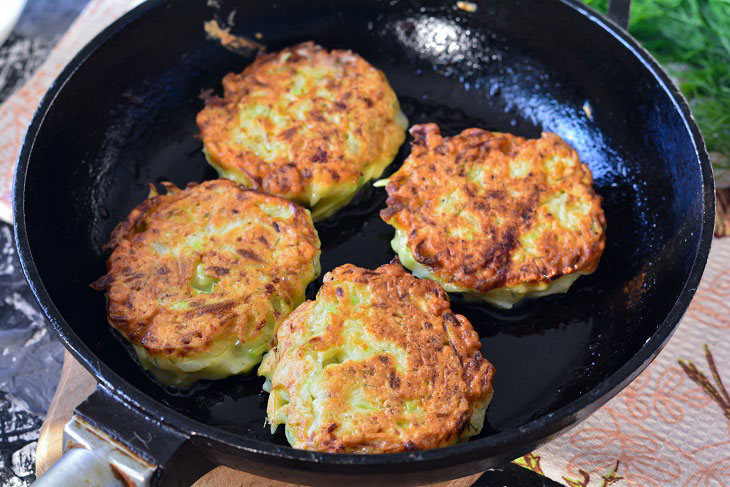 Zucchini pancakes on kefir - delicious, soft and fluffy