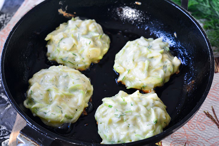 Zucchini pancakes on kefir - delicious, soft and fluffy