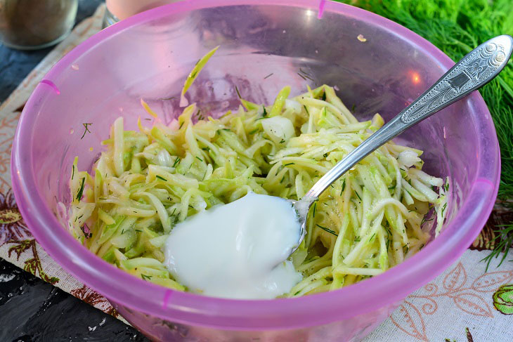 Zucchini pancakes on kefir - delicious, soft and fluffy