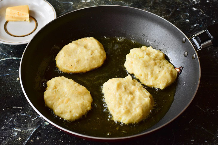 Mashed potato pancakes - a simple and delicious recipe