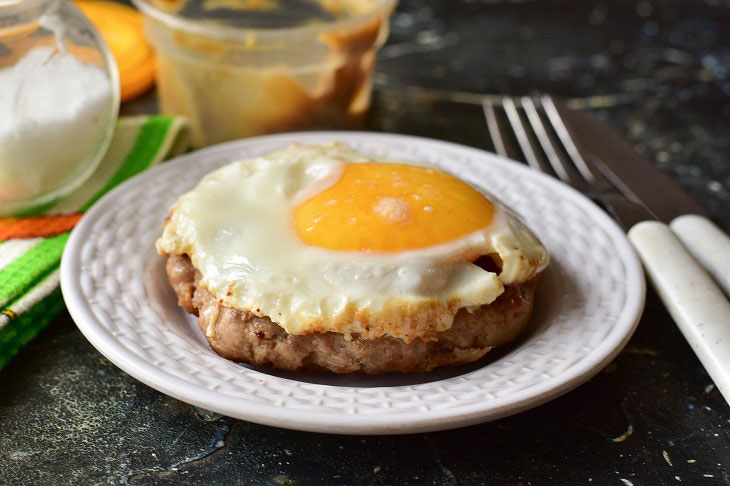 Hamburg style pork steak - an original meat dish