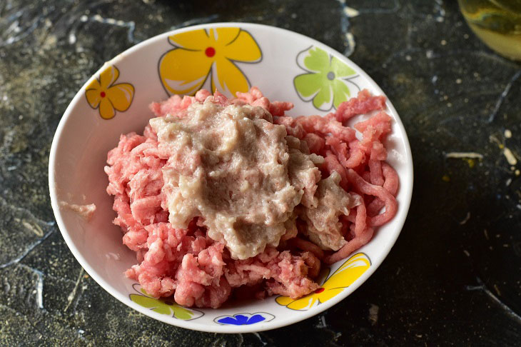 Hamburg style pork steak - an original meat dish