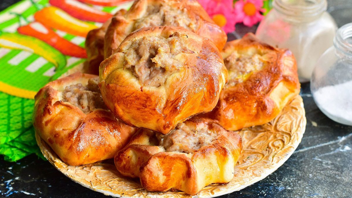 Open pies with meat in the oven – a beautiful and tasty dish