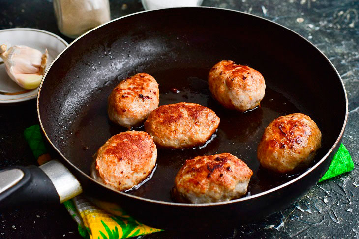 Homemade cutlets "Table" - so juicy and tasty