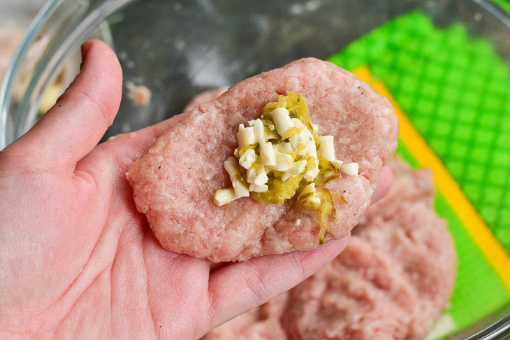 Homemade cutlets "Table" - so juicy and tasty