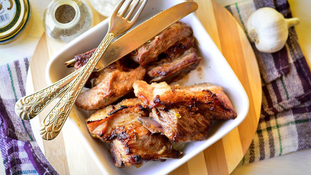 Honey ribs in the oven for the New Year – a special aroma and taste