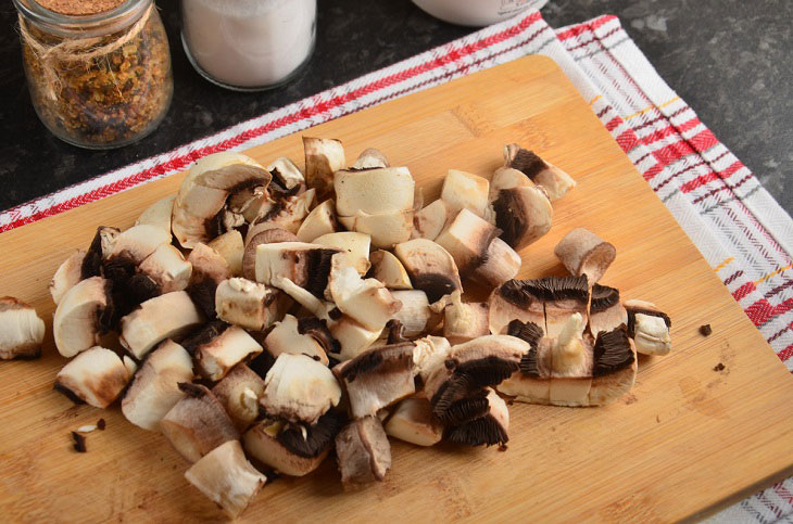 Fettuccine with mushrooms and ham - a delicious and simple dish