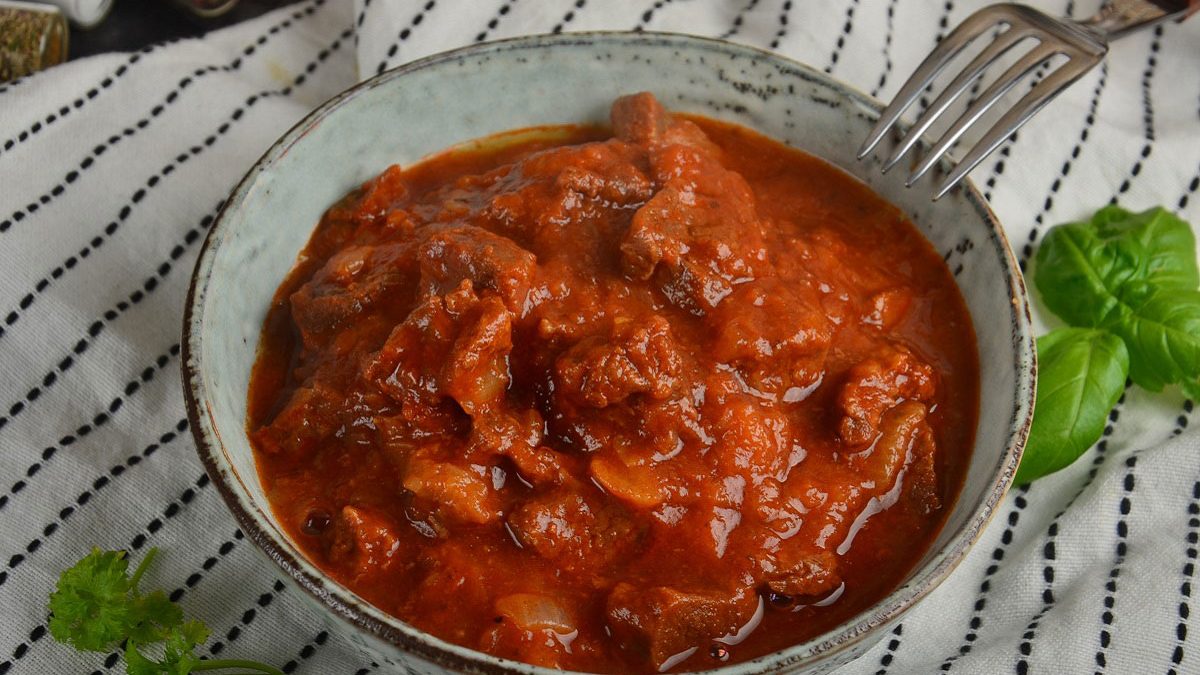 Viennese beef goulash – a soft and tender meat dish