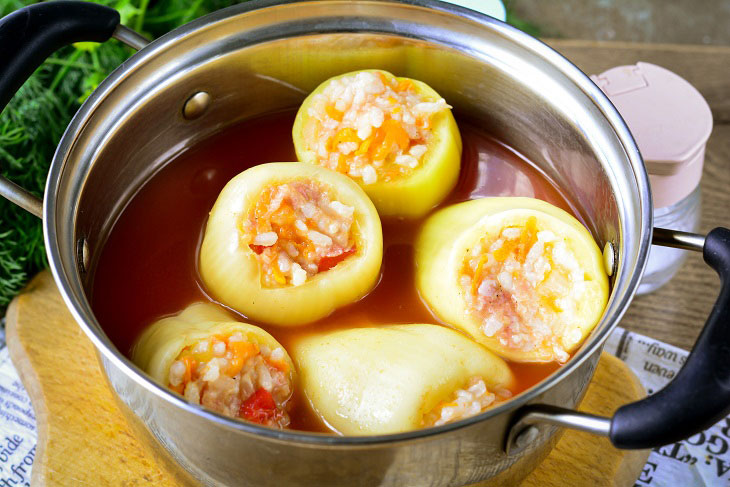 Moldavian stuffed peppers - a juicy and aromatic dish