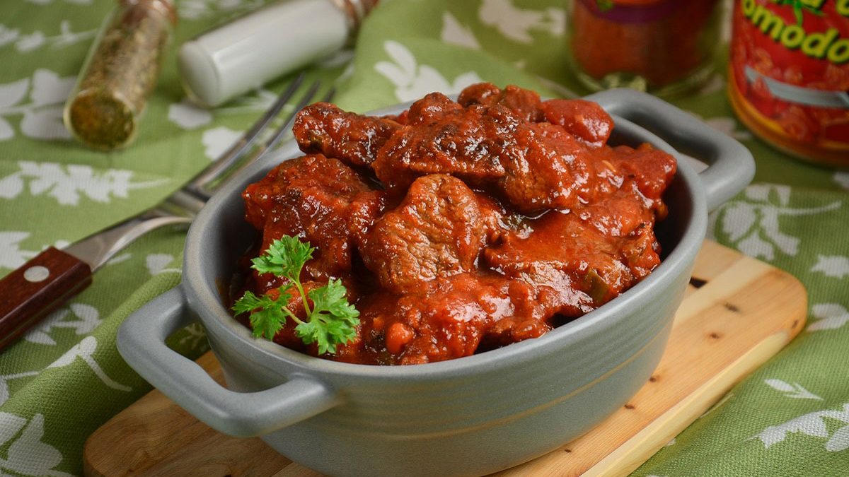 Chashushuli in Georgian – a tender and fragrant meat dish
