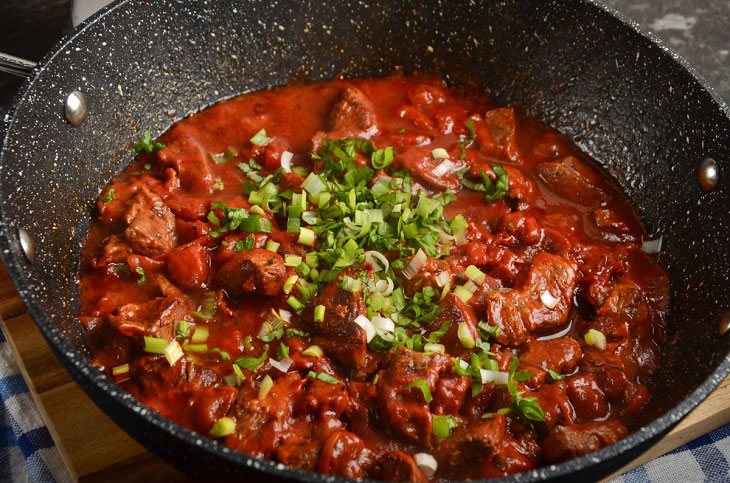 Chashushuli in Georgian - a tender and fragrant meat dish