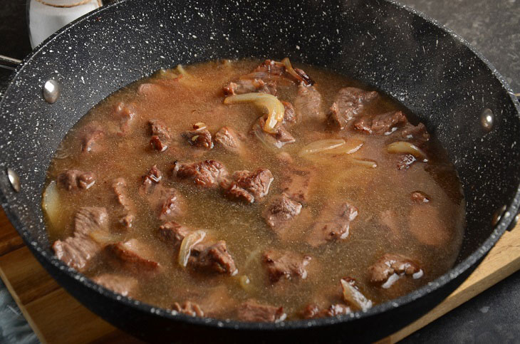 Chashushuli in Georgian - a tender and fragrant meat dish
