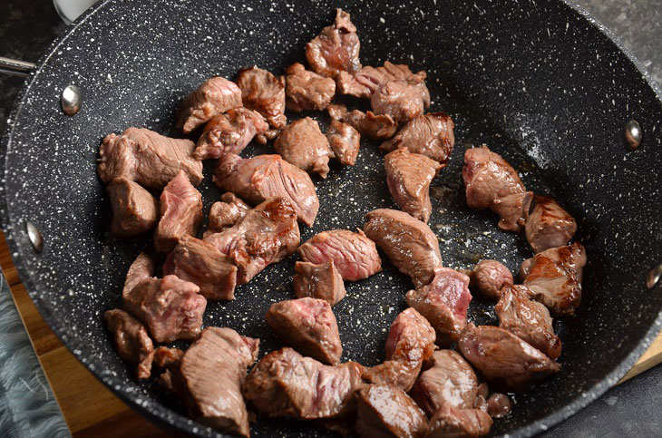 Chashushuli in Georgian - a tender and fragrant meat dish