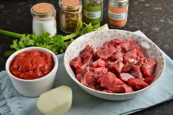 Chashushuli in Georgian - a tender and fragrant meat dish