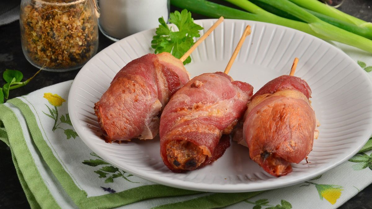 Eskimo from chicken in bacon – an unusual and mouth-watering dish