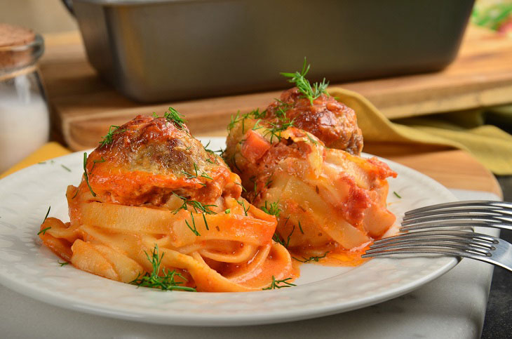 Tagliatelle nests with minced meat in sauce - a simple and satisfying recipe