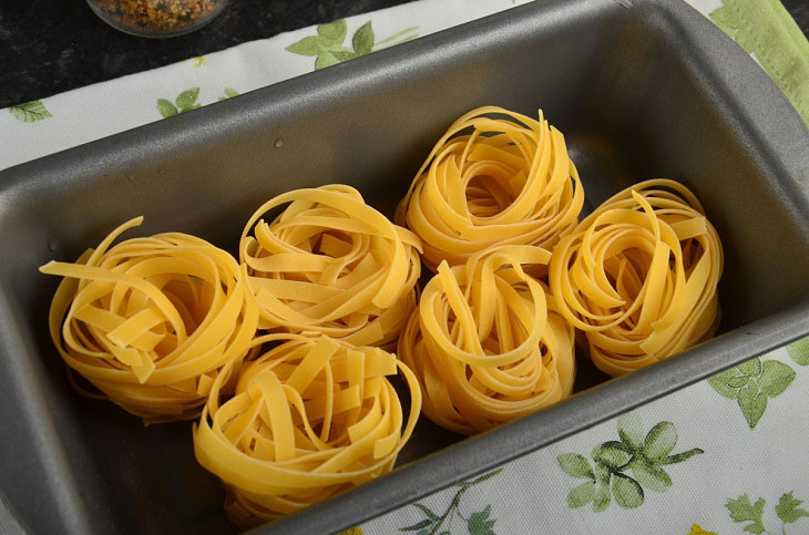 Tagliatelle nests with minced meat in sauce - a simple and satisfying recipe