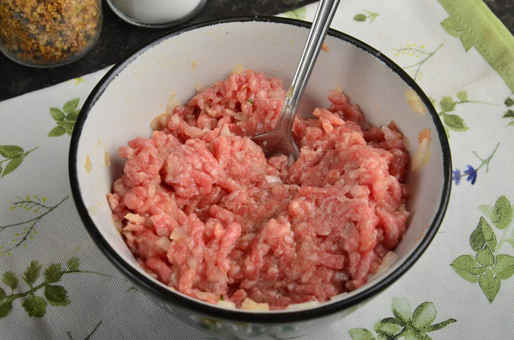 Tagliatelle nests with minced meat in sauce - a simple and satisfying recipe