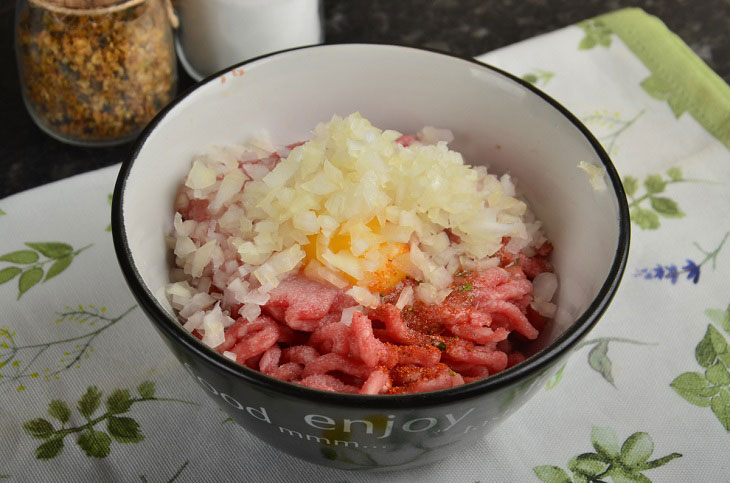 Tagliatelle nests with minced meat in sauce - a simple and satisfying recipe