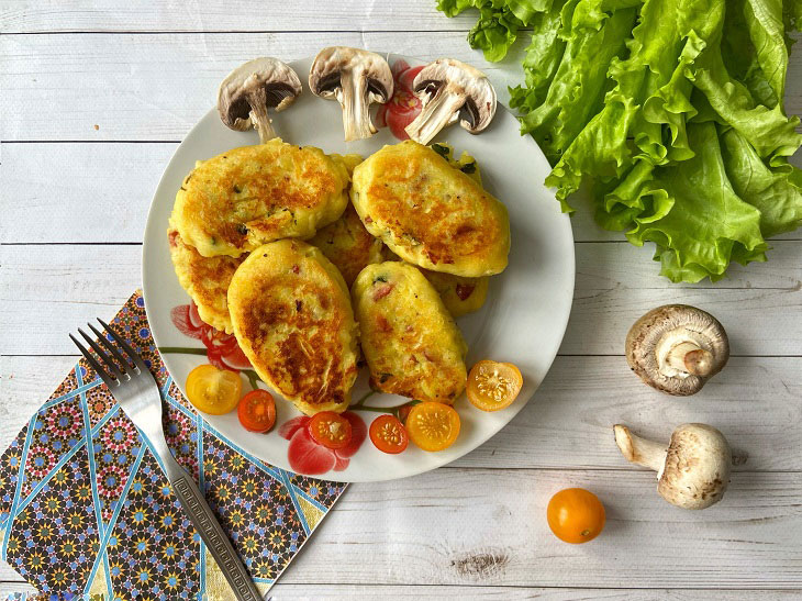 Potato pies with sausages - a special aroma and taste