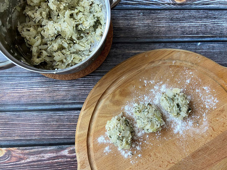 Cabbage pancakes with semolina - a simple and tasty dish