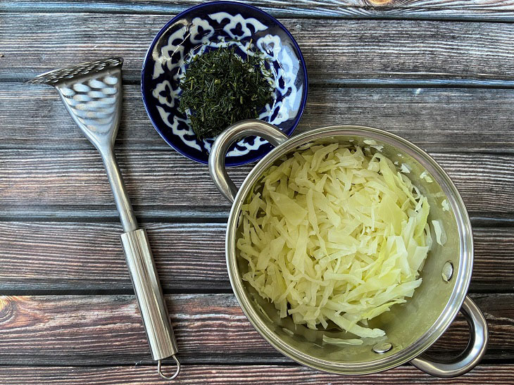 Cabbage pancakes with semolina - a simple and tasty dish