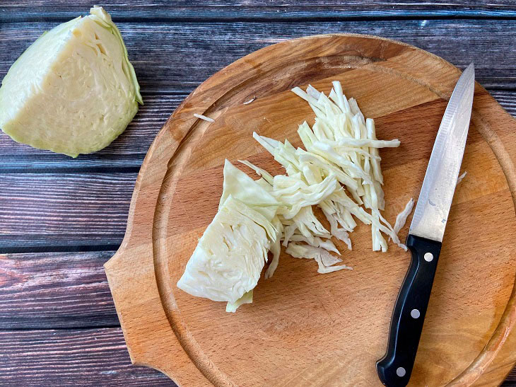 Cabbage pancakes with semolina - a simple and tasty dish