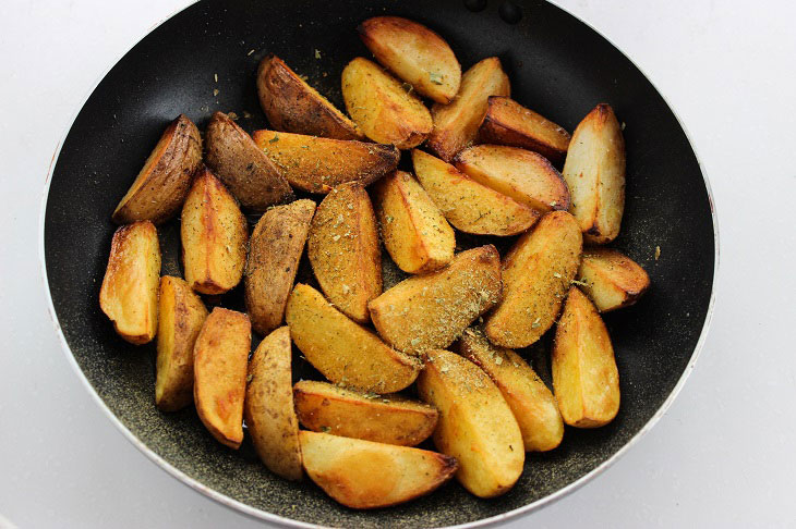 Potatoes baked with feta - a special aroma and taste