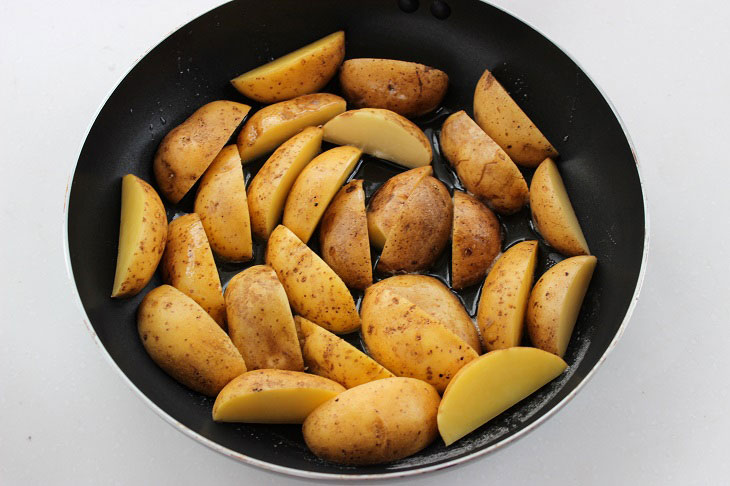 Potatoes baked with feta - a special aroma and taste