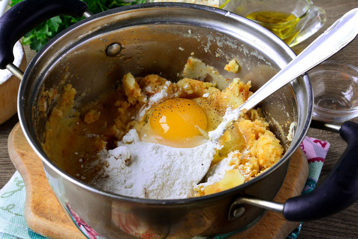 Hungarian potato pogachi - an original vegetable dish