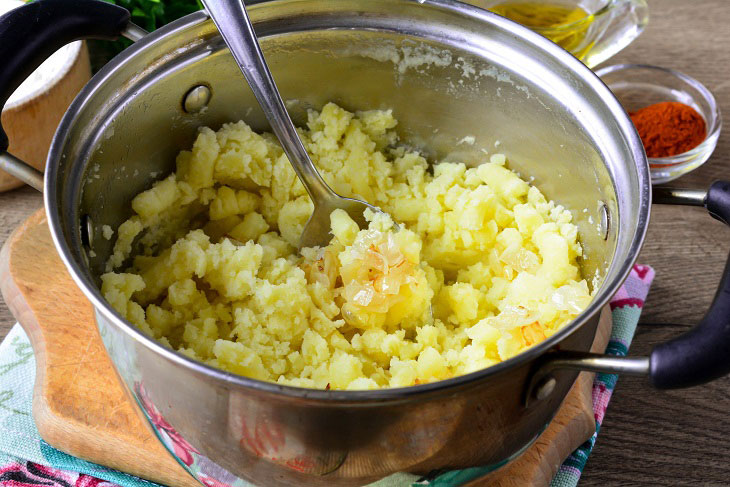 Hungarian potato pogachi - an original vegetable dish