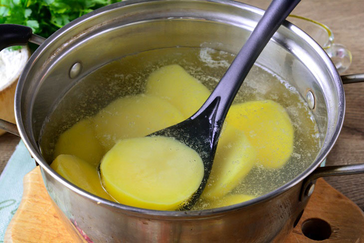 Hungarian potato pogachi - an original vegetable dish