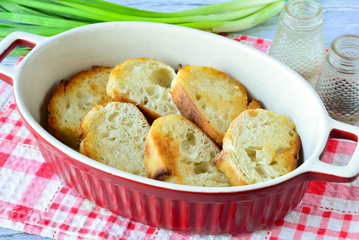 "Sukharnitsa" of bread and eggs - a budget and very tasty dish