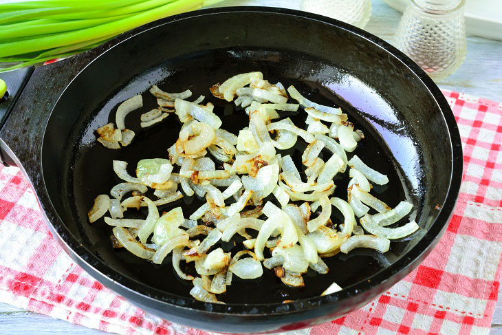 "Sukharnitsa" of bread and eggs - a budget and very tasty dish