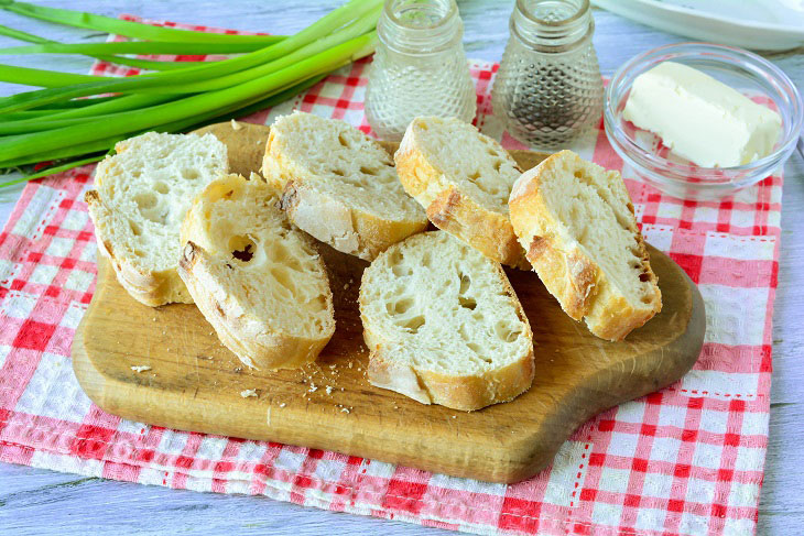 "Sukharnitsa" of bread and eggs - a budget and very tasty dish