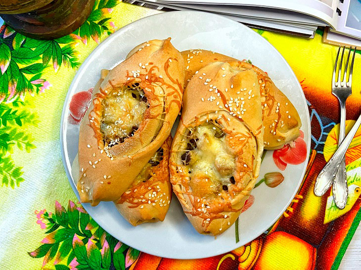Puff pastry boats with potatoes and meat - tasty, satisfying and elegant